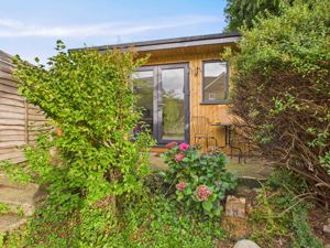 SUMMERHOUSE / HOME OFFICE- click for photo gallery